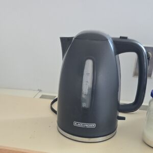 Black & Decker Charcoal Gray Electric Kettle